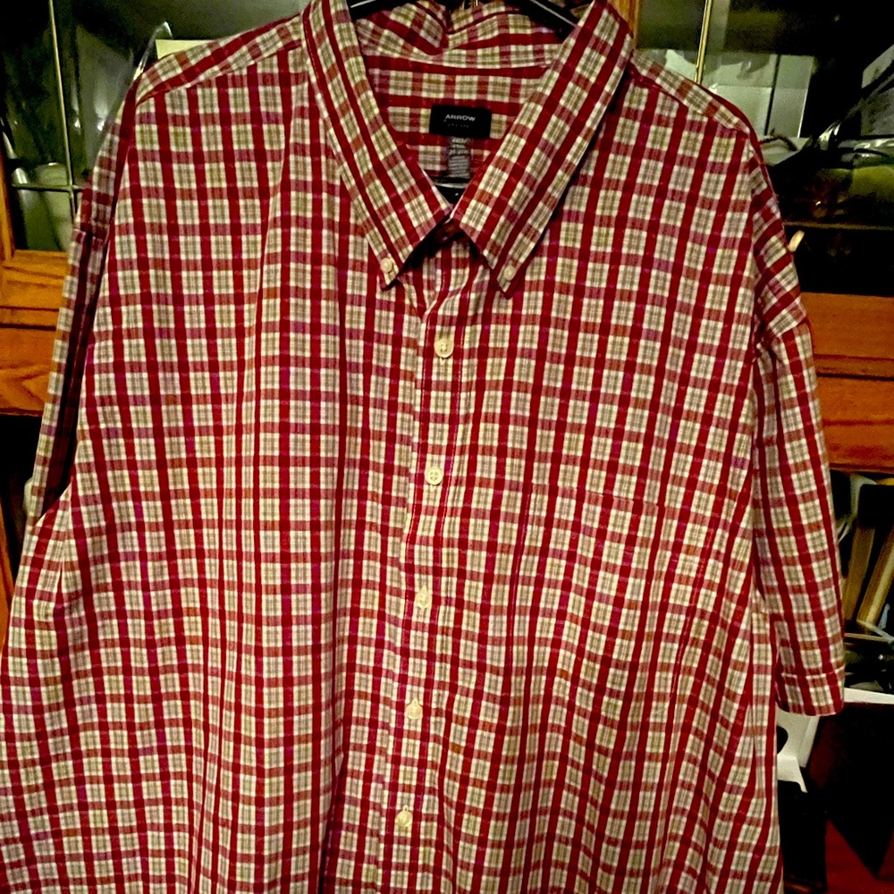 Arrow Men's Big and Tall Button Down short sleeve shirt